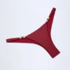 Bas de bikini échancré Bermuda orné de perles, couleur cerise foncée