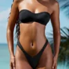 Bas de bikini cheeky froncé et orné Pacifico en noir Bas de bikini cheeky froncé et orné Pacifico en noir