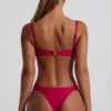 Bas de bikini cheeky à larges bretelles Maui orné de perles, couleur rose framboise Bas de bikini cheeky à larges bretelles Maui orné de perles, couleur rose framboise
