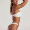 Bas de bikini cheeky à larges bretelles orné de perles Maui, couleur ivoire Bas de bikini cheeky à larges bretelles orné de perles Maui, couleur ivoire