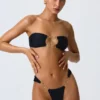 Bas de bikini cheeky à larges bretelles ornées de motifs Sunray, en noir Bas de bikini cheeky à larges bretelles ornées de motifs Sunray, en noir