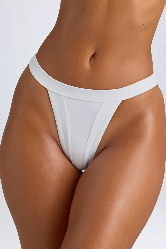 Bas de bikini Cruz Cheeky en blanc Bas de bikini Cruz Cheeky en blanc