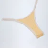 Bas de bikini Masia à double bretelle et coupe échancrée en vichy jaune Bas de bikini Masia à double bretelle et coupe échancrée en vichy jaune