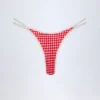 Bas de bikini Masia à double bretelle et coupe échancrée en vichy rouge Bas de bikini Masia à double bretelle et coupe échancrée en vichy rouge