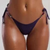 Bas de bikini micro-cheeky à nouer sur les côtés et orné de perles Bocas, couleur violet foncé