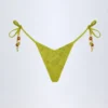 Bas de bikini string Cebu avec détails charmants en vert olive Bas de bikini string Cebu avec détails charmants en vert olive
