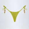 Bas de bikini string Cebu avec détails charmants en vert olive Bas de bikini string Cebu avec détails charmants en vert olive