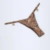 Bas de bikini string Cebu à détails charmants, imprimé serpent Bas de bikini string Cebu à détails charmants, imprimé serpent