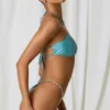 Bas de bikini string froncé avec détails en perles Bora Bora, couleur turquoise Bas de bikini string froncé avec détails en perles Bora Bora, couleur turquoise