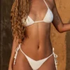 Bas de bikini string à nouer sur le côté Cebu avec perles, motif léopard blanc Bas de bikini string à nouer sur le côté Cebu avec perles, motif léopard blanc