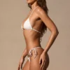 Bas de bikini string à nouer sur les côtés Serina en blanc Bas de bikini string à nouer sur les côtés Serina en blanc