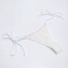 Bas de bikini string à nouer sur les côtés Vernazza en broderie anglaise, blanc Bas de bikini string à nouer sur les côtés Vernazza en broderie anglaise, blanc