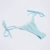 Bas de bikini string à nouer sur les côtés Vernazza en broderie anglaise, bleu poudré Bas de bikini string à nouer sur les côtés Vernazza en broderie anglaise, bleu poudré