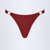 Bas de bikini string St Barts avec détails métalliques, couleur cerise foncée Bas de bikini string St Barts avec détails métalliques, couleur cerise foncée