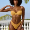 Bas de bikini taille basse en tissu froissé, couleur Marigold Bas de bikini taille basse en tissu froissé, couleur Marigold