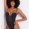 Body corset en satin à encolure plongeante et laçage Yelda, noir Body corset en satin à encolure plongeante et laçage Yelda, noir
