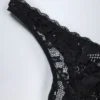 Body Zayla en dentelle transparente à encolure plongeante festonnée, noir Body Zayla en dentelle transparente à encolure plongeante festonnée, noir