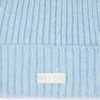 Bonnet en tricot côtelé bleu poudré Bonnet en tricot côtelé bleu poudré