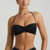 Brassière dos nu en jersey fluide avec détails métalliques Jerika, en noir Brassière dos nu en jersey fluide avec détails métalliques Jerika, en noir