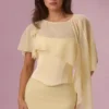 Cape en mousseline Velina, couleur jaune beurre Cape en mousseline Velina, couleur jaune beurre