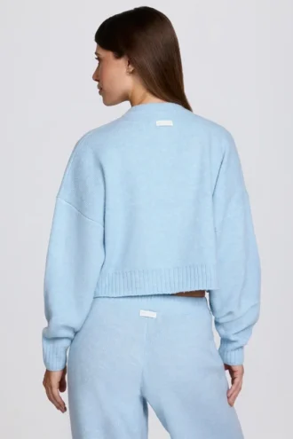 Cardigan court en maille bleu poudré