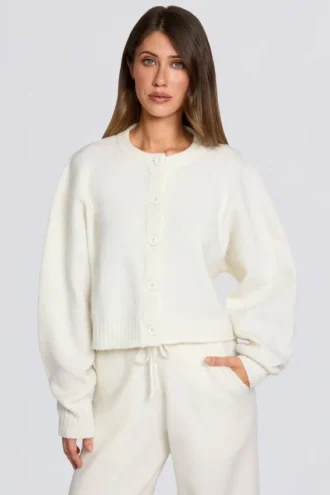 Cardigan court en maille ivoire