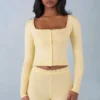 Cardigan à manches longues en maille Tahlia, couleur jaune beurre Cardigan à manches longues en maille Tahlia, couleur jaune beurre