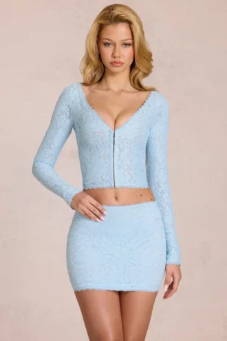 Cardigan plongeant en dentelle Odelia  en bleu poudre