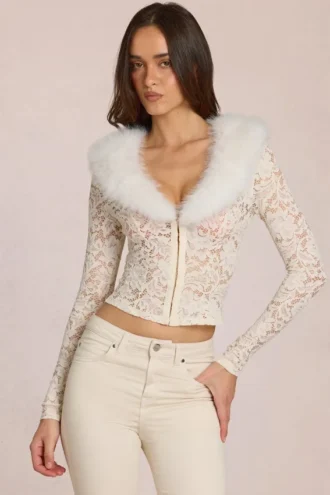 Cardigan Solaya en dentelle avec bordure en fausse fourrure, couleur ivoire