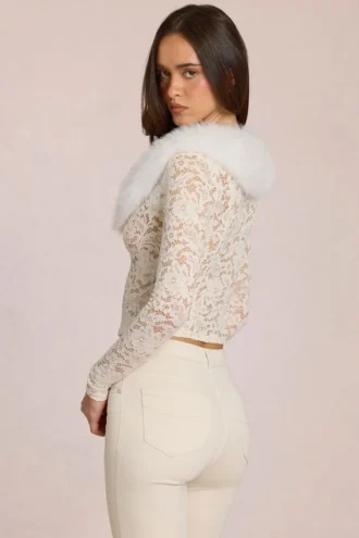 Cardigan Solaya en dentelle avec bordure en fausse fourrure, couleur ivoire