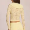 Cardigan Solaya en dentelle avec bordure en fausse fourrure, couleur jaune citron Cardigan Solaya en dentelle avec bordure en fausse fourrure, couleur jaune citron