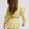 Chemise courte à rayures en popeline de coton, à port multiple, à rayures jaunes Chemise courte à rayures en popeline de coton, à port multiple, à rayures jaunes