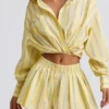 Chemise courte à rayures en popeline de coton, à port multiple, à rayures jaunes Chemise courte à rayures en popeline de coton, à port multiple, à rayures jaunes