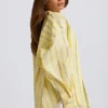 Chemise oversize en popeline de coton rayée, rayures jaunes Chemise oversize en popeline de coton rayée, rayures jaunes