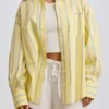 Chemise oversize en popeline de coton rayée, rayures jaunes Chemise oversize en popeline de coton rayée, rayures jaunes