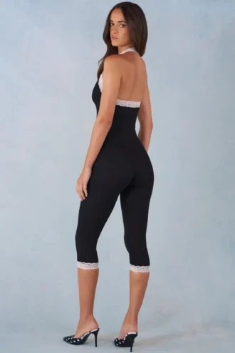 Combinaison capri Calla en modal avec bordure en dentelle, couleur noire