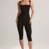 Combinaison capri moulante à encolure carrée Luma en modal noir Combinaison capri moulante à encolure carrée Luma en modal noir