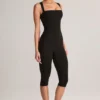 Combinaison capri moulante à encolure carrée Luma en modal noir Combinaison capri moulante à encolure carrée Luma en modal noir