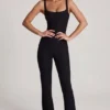 Combinaison Elanie à encolure dégagée et jambes évasées, couleur noir
