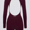 Combinaison Soft Active à dos nu en bordeaux