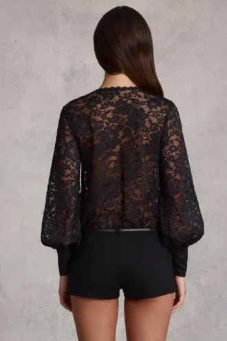 Combishort ample à encolure plongeante en dentelle transparente Serenya, couleur noire