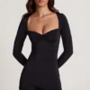 Combishort courte à manches longues en jersey doux Vionne, décolleté en cœur, couleur noire Combishort courte à manches longues en jersey doux Vionne, décolleté en cœur, couleur noire