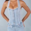 Combishort Lalita à col dos nu et boutons en denim clair Combishort Lalita à col dos nu et boutons en denim clair