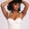 Corset court à armatures en vinyle Cassandra, blanc Corset court à armatures en vinyle Cassandra, blanc