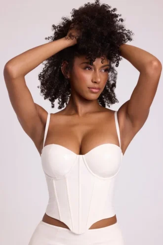 Corset court à armatures en vinyle Cassandra, blanc