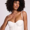 Corset court à armatures en vinyle Cassandra, blanc Corset court à armatures en vinyle Cassandra, blanc