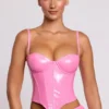 Corset crop top à armatures en vinyle Cassandra, rose Corset crop top à armatures en vinyle Cassandra, rose