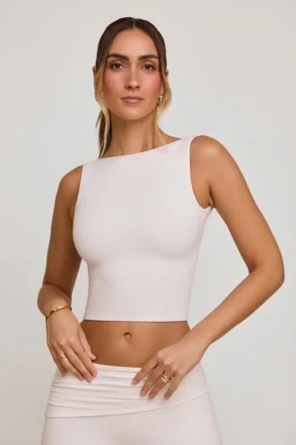 Crop top à col haut et dos nu Wren, blanc