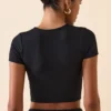 Crop top à manches courtes Myaree en noir Crop top à manches courtes Myaree en noir