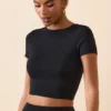 Crop top à manches courtes Myaree en noir Crop top à manches courtes Myaree en noir